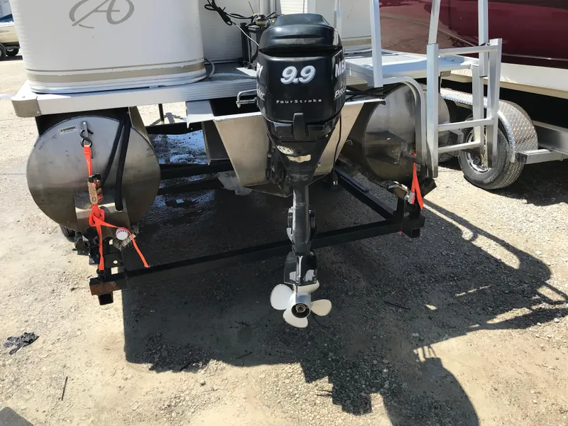 Slide: The Image of 2009 Avalon Eagle 16' pontoon boat with 9.9 horsepower outboard motor. - 5