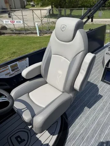 Slide: The Image of Premier 250 Solaris RL 2024 - 11