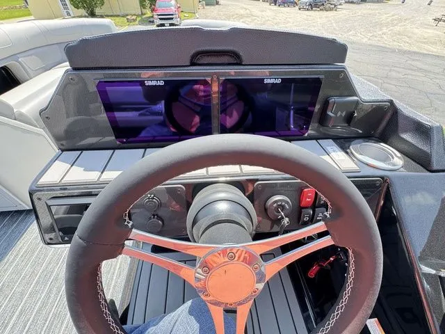 Slide: The Image of Premier 250 Solaris RL 2024 - 13