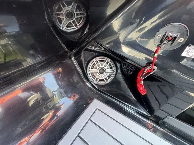 Slide: The Image of Premier 250 Solaris RL 2024 - 15