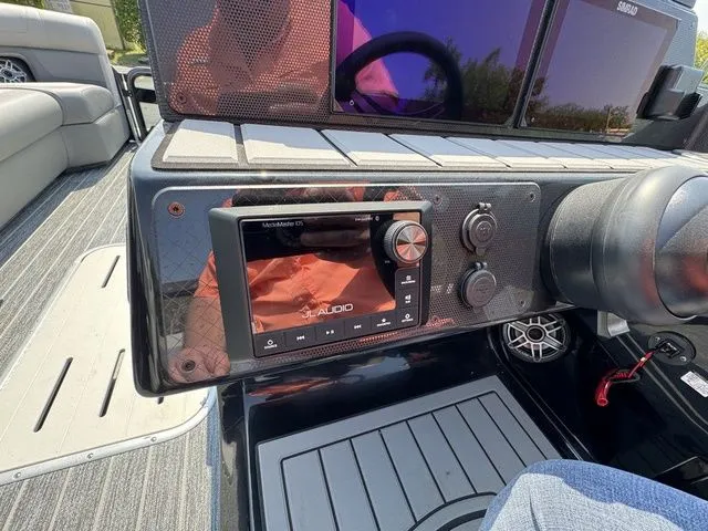 Slide: The Image of Premier 250 Solaris RL 2024 - 17