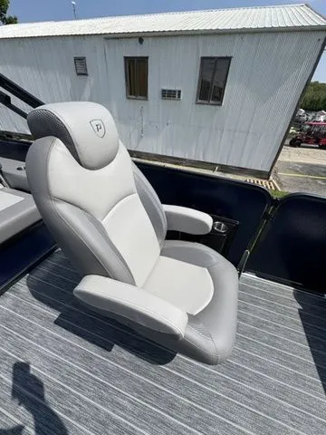 Slide: The Image of Premier 250 Solaris RL 2024 - 20