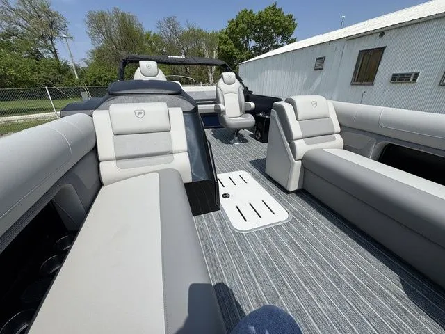 Slide: The Image of Premier 250 Solaris RL 2024 - 23