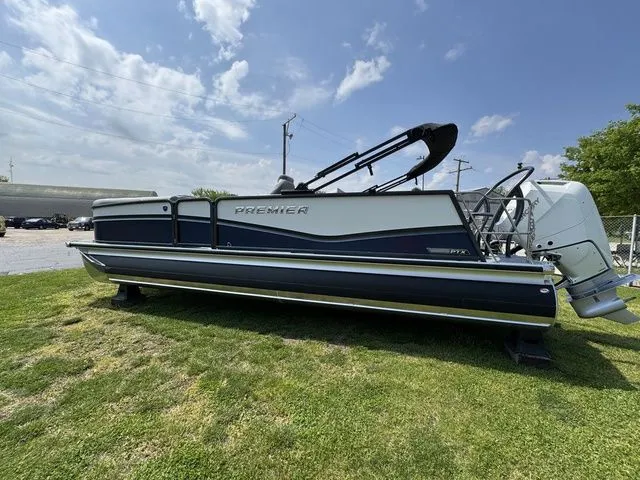 Slide: The Image of Premier 250 Solaris RL 2024 - 3