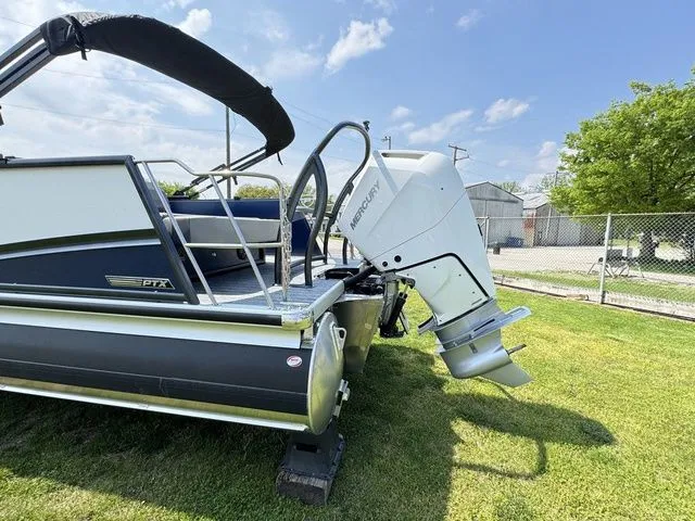 Slide: The Image of Premier 250 Solaris RL 2024 - 5