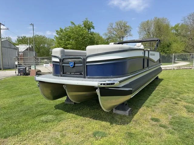 Slide: The Image of Premier 250 Solaris RL 2024 - 7