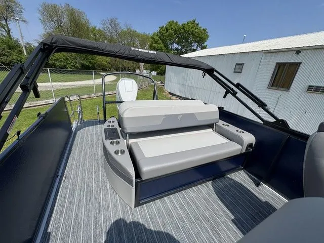 Slide: The Image of Premier 250 Solaris RL 2024 - 9