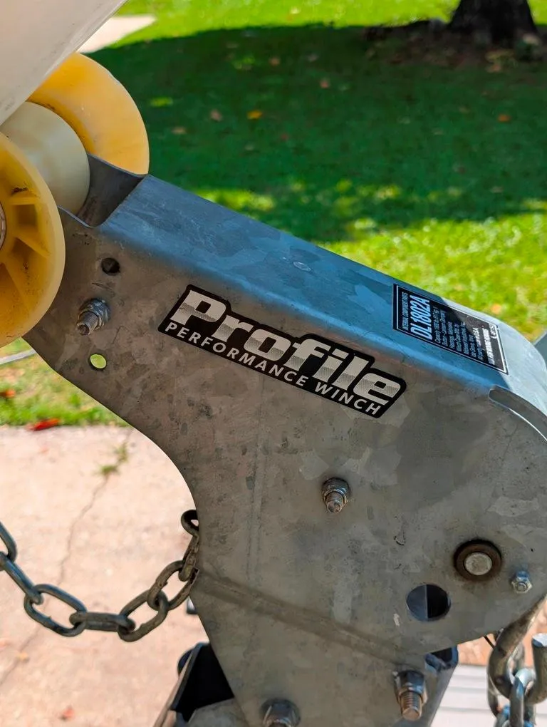 Slide: The Image of Profile Performance Winch on Yamaha Boats 195 FSH Sport, 2021 model, in outdoor setting. - 35