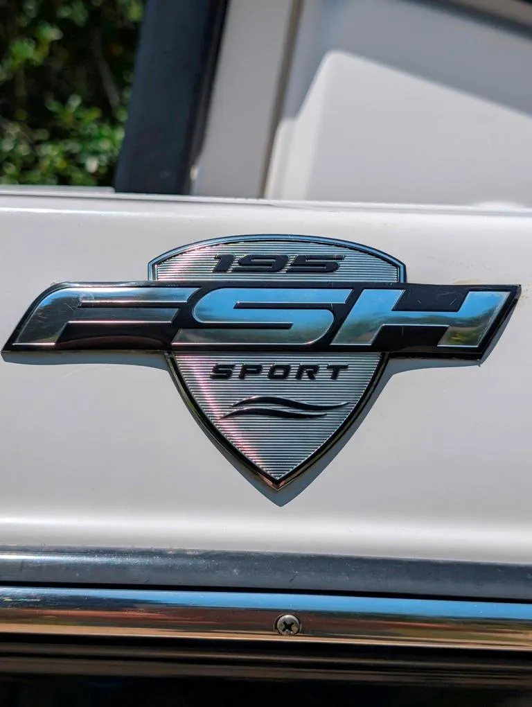 Slide: The Image of 2021 Yamaha Boats 195 FSH Sport emblem on boat exterior. - 36
