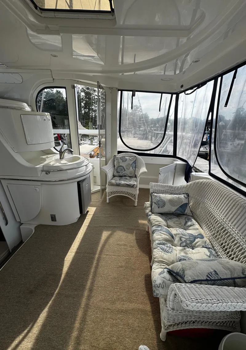 Slide: The Image of 2001 Carver 466 Motor Yacht - 18