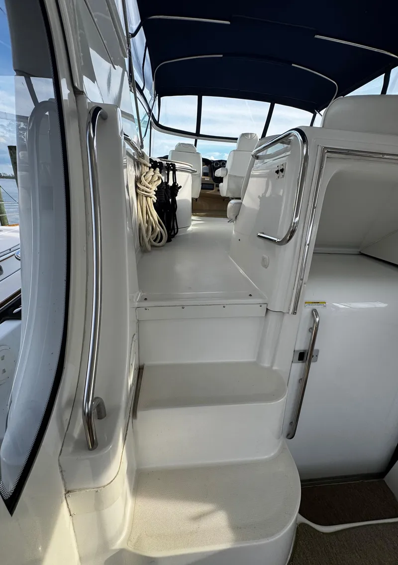 Slide: The Image of 2001 Carver 466 Motor Yacht - 21