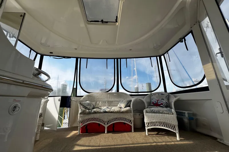 Slide: The Image of 2001 Carver 466 Motor Yacht - 24