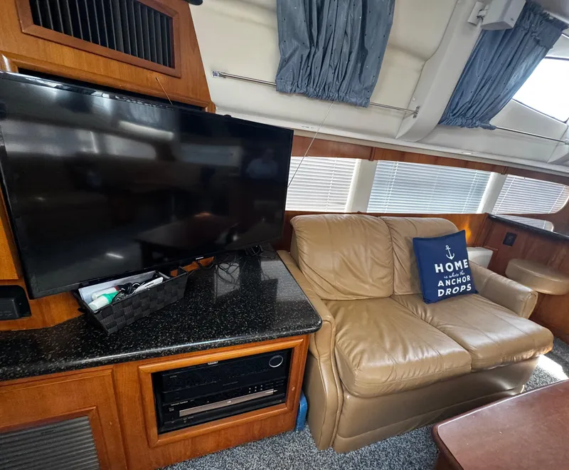 Slide: The Image of 2001 Carver 466 Motor Yacht - 38