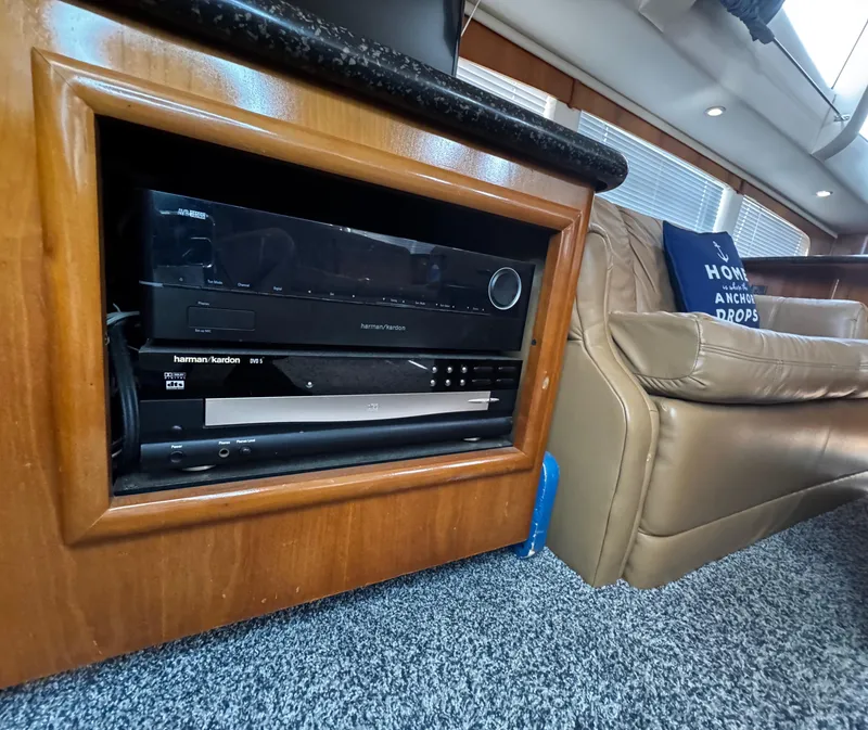 Slide: The Image of 2001 Carver 466 Motor Yacht - 41