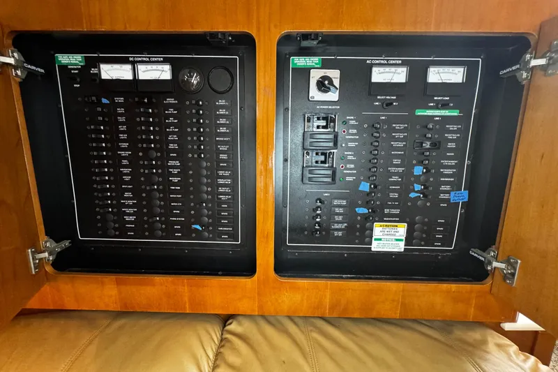 Slide: The Image of 2001 Carver 466 Motor Yacht - 45