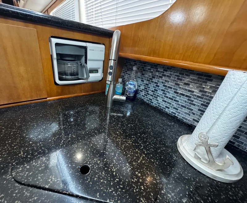 Slide: The Image of 2001 Carver 466 Motor Yacht - 50