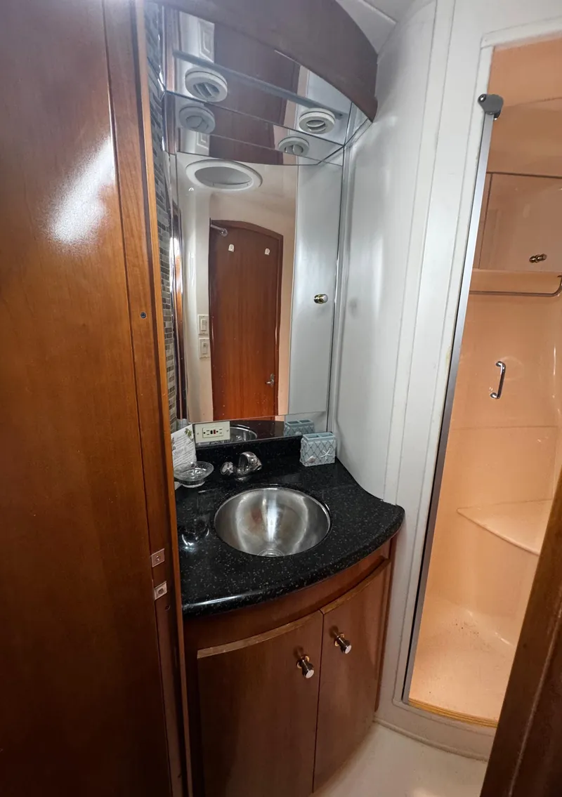 Slide: The Image of 2001 Carver 466 Motor Yacht - 58