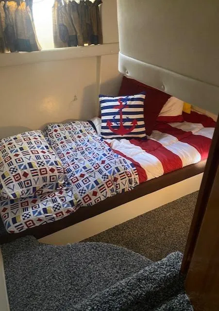 Slide: The Image of 2001 Carver 466 Motor Yacht - 63