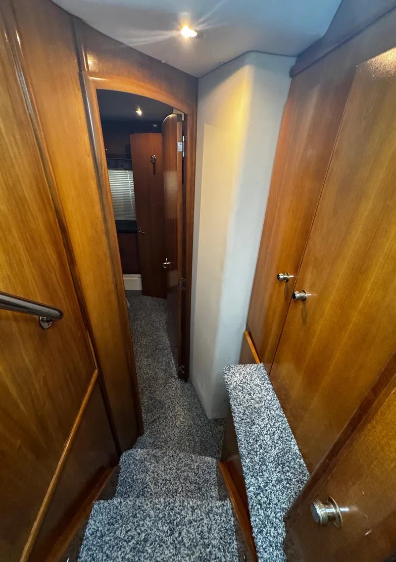 Slide: The Image of 2001 Carver 466 Motor Yacht - 66