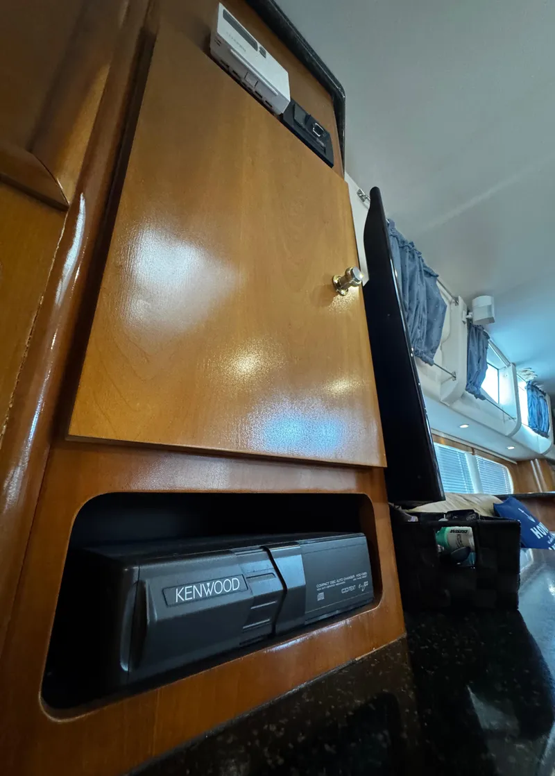 Slide: The Image of 2001 Carver 466 Motor Yacht - 67