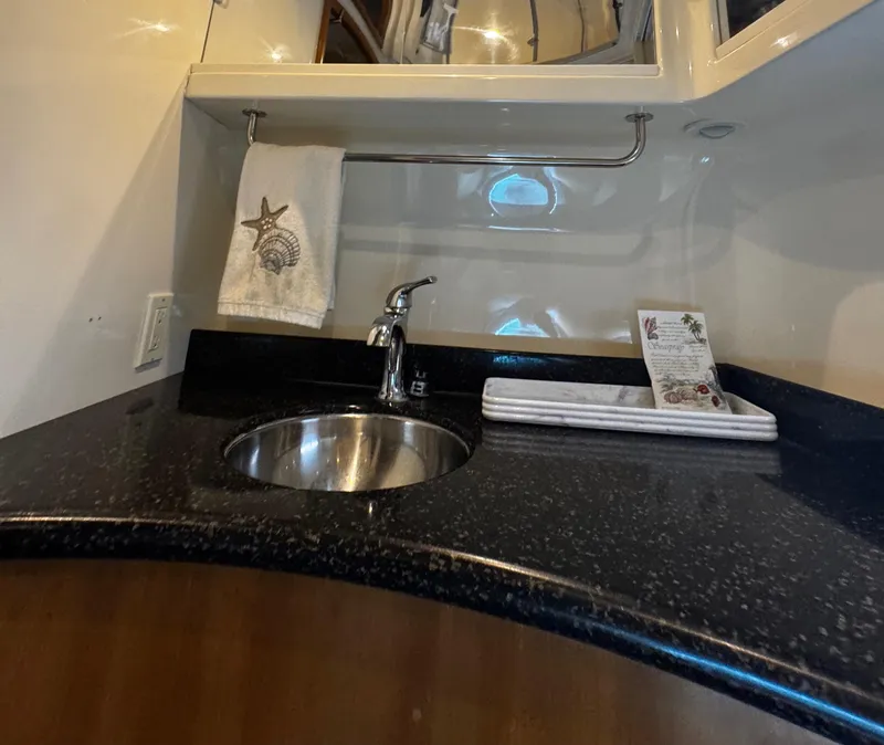 Slide: The Image of 2001 Carver 466 Motor Yacht - 74