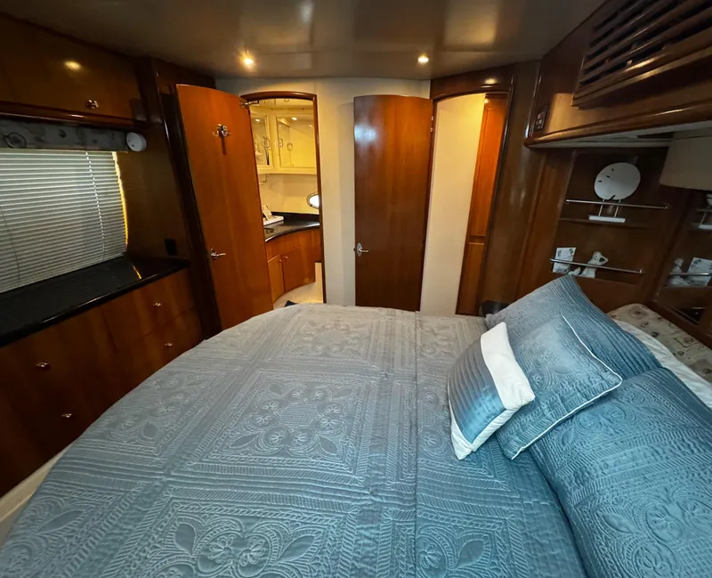 Slide: The Image of 2001 Carver 466 Motor Yacht - 79