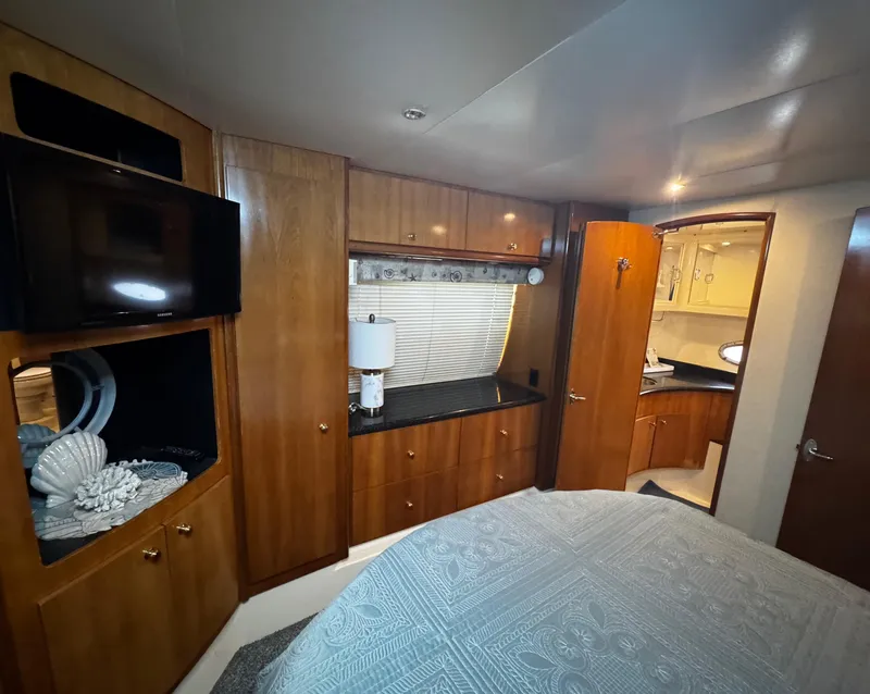 Slide: The Image of 2001 Carver 466 Motor Yacht - 80