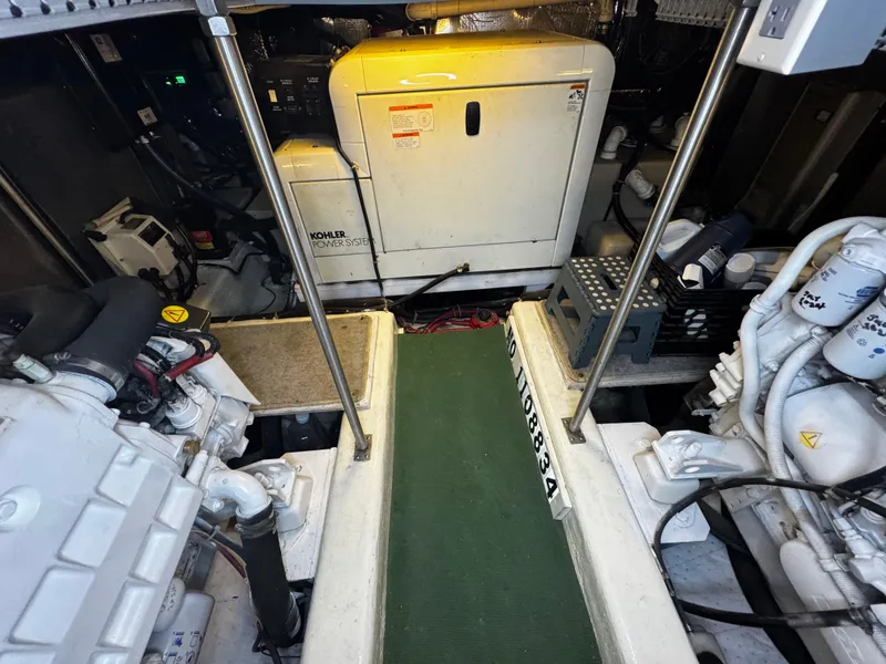 Slide: The Image of 2001 Carver 466 Motor Yacht - 82