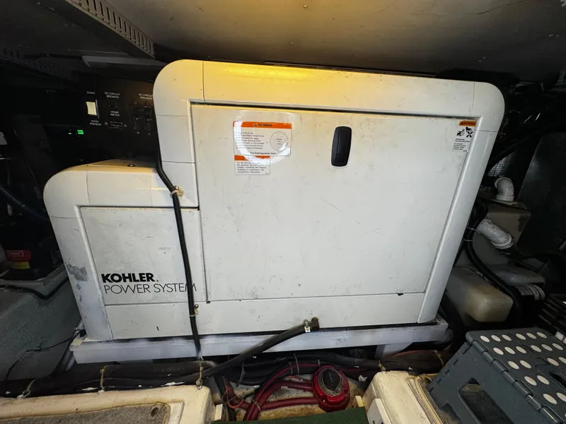 Slide: The Image of 2001 Carver 466 Motor Yacht - 83