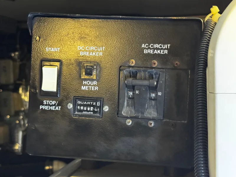 Slide: The Image of 2001 Carver 466 Motor Yacht - 85