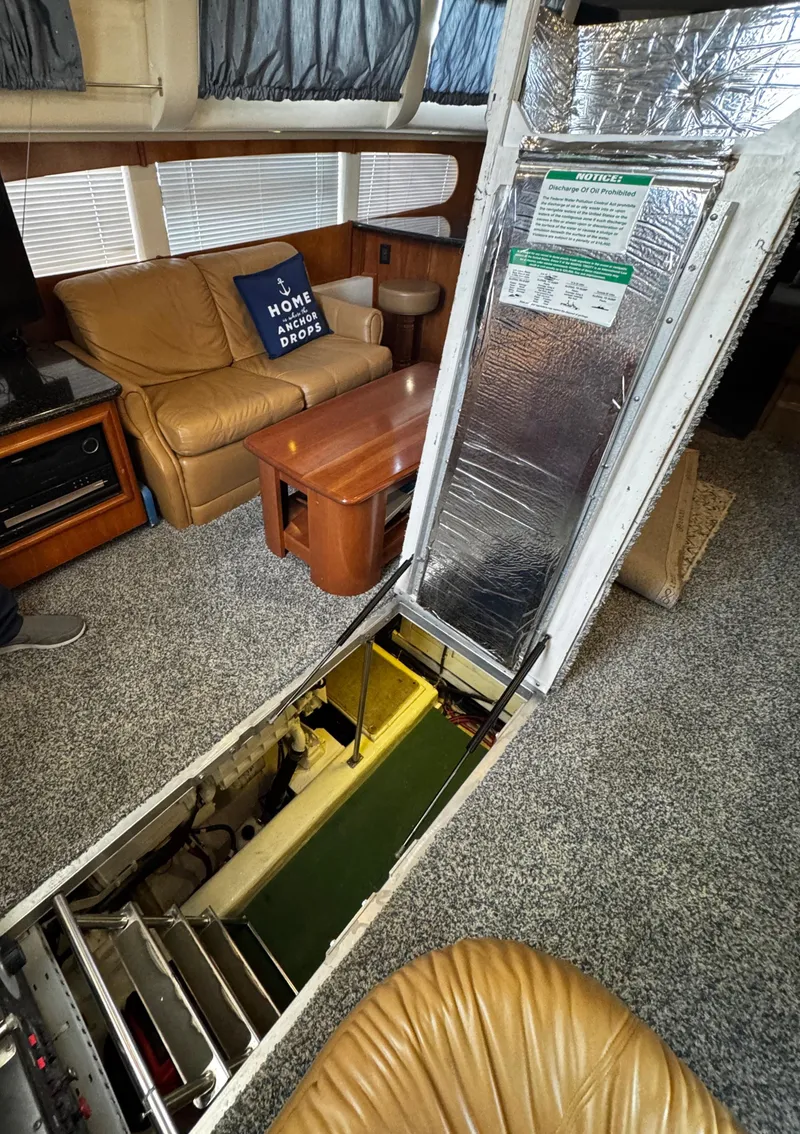 Slide: The Image of 2001 Carver 466 Motor Yacht - 89