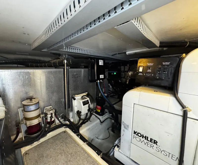 Slide: The Image of 2001 Carver 466 Motor Yacht - 92