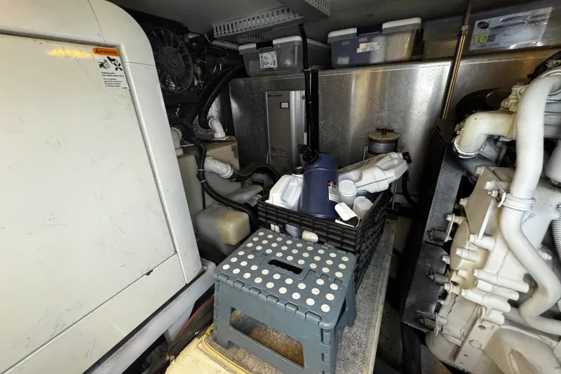 Slide: The Image of 2001 Carver 466 Motor Yacht - 93