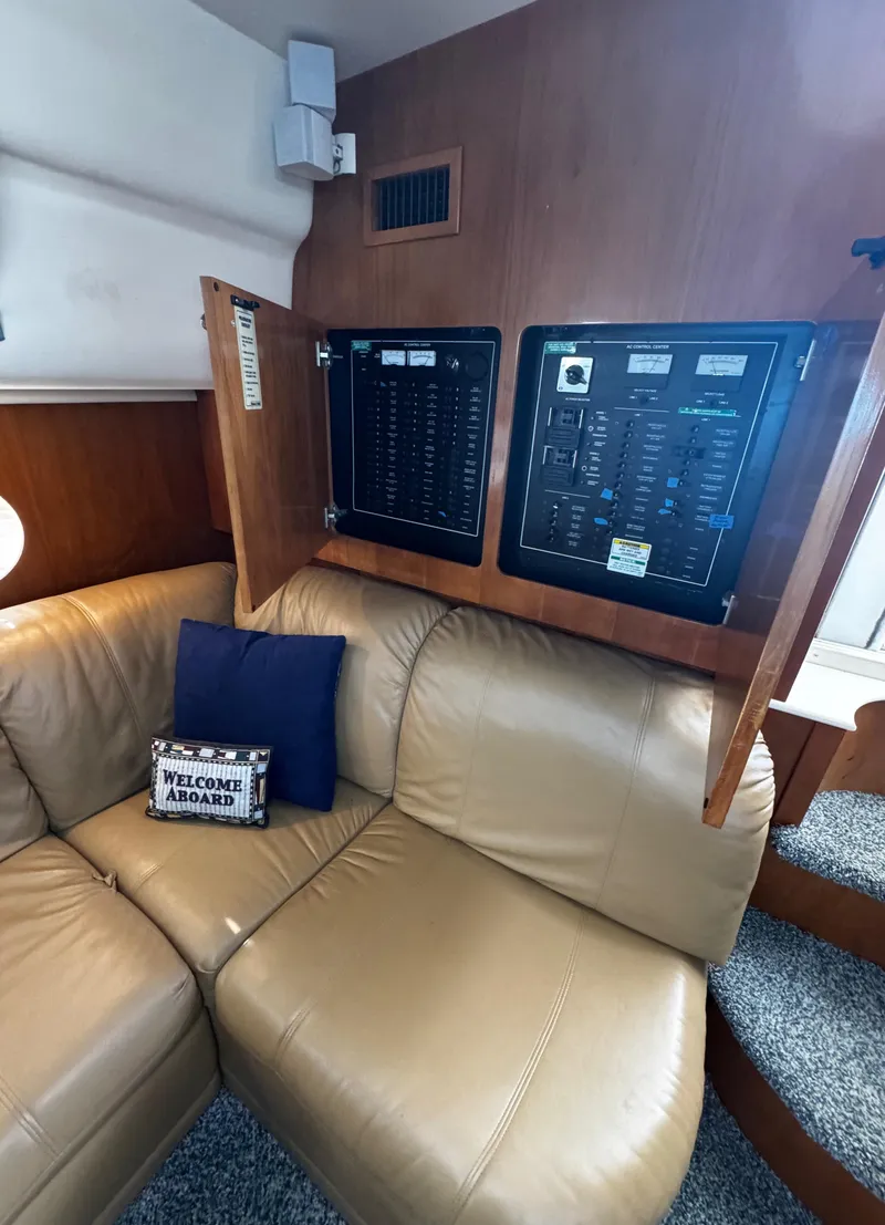 Slide: The Image of 2001 Carver 466 Motor Yacht - 42