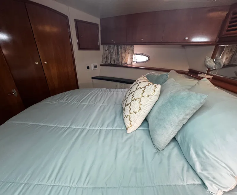 Slide: The Image of Carver Yachts 466 Motor Yacht 2001 - 55