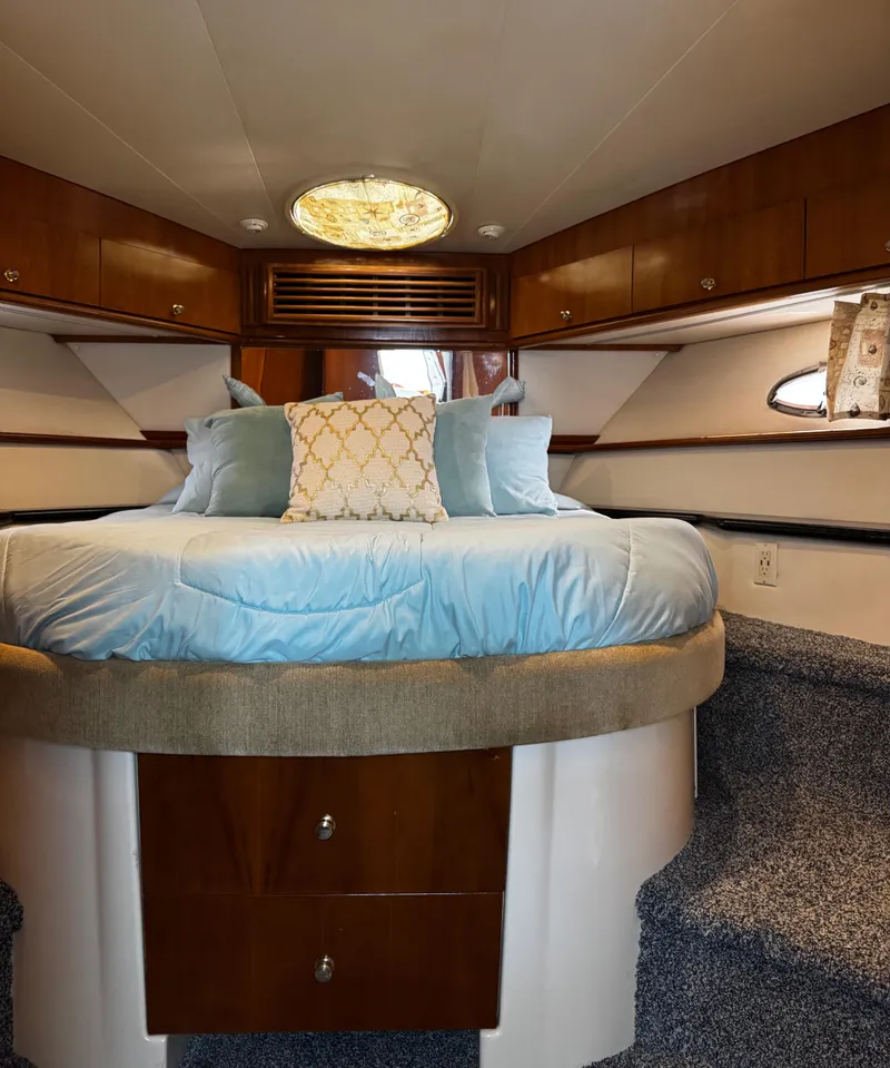 Slide: The Image of 2001 Carver 466 Motor Yacht - 56