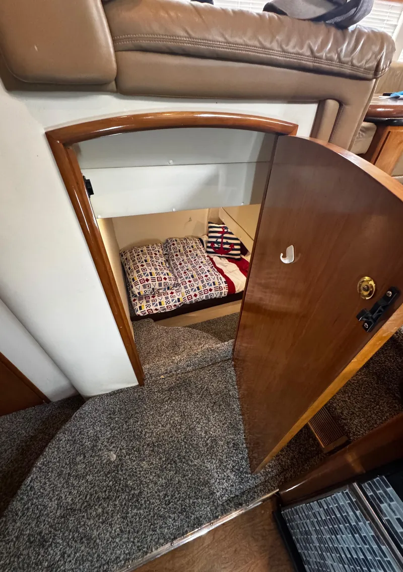 Slide: The Image of 2001 Carver 466 Motor Yacht - 61