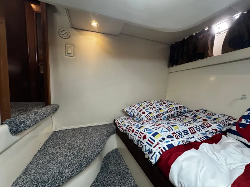 Slide: The Image of 2001 Carver 466 Motor Yacht - 64