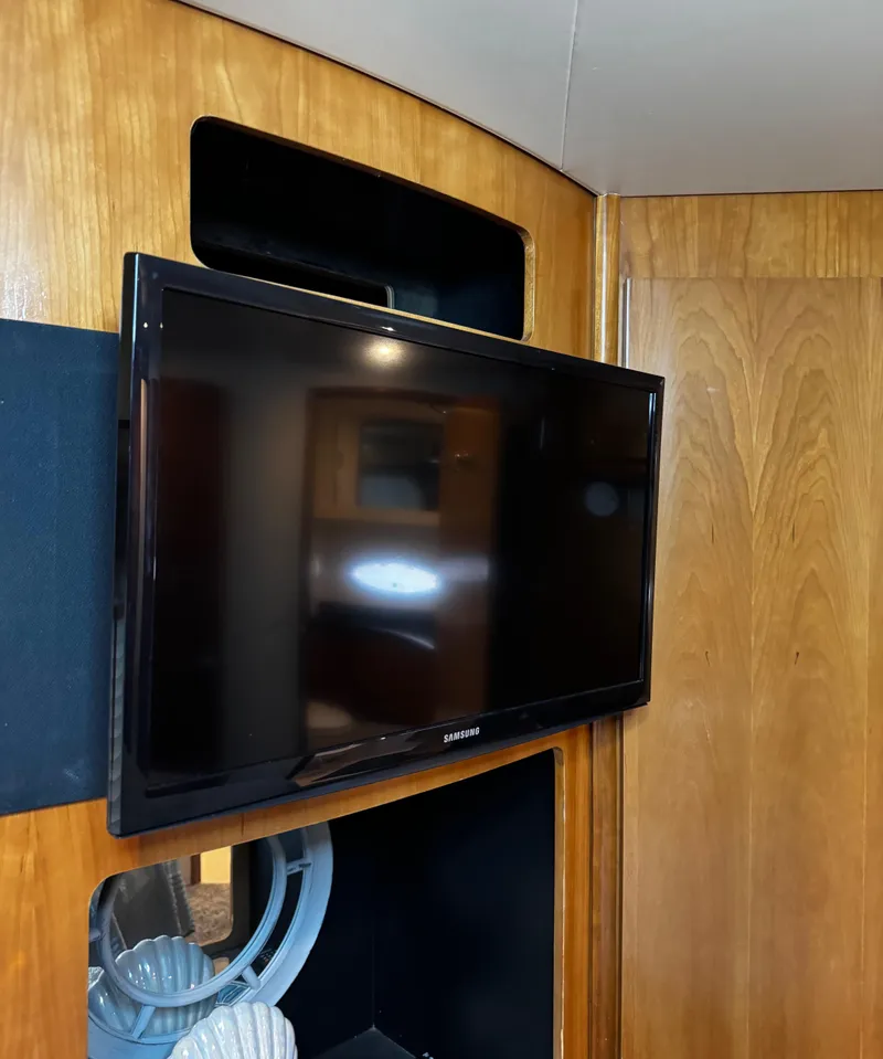 Slide: The Image of 2001 Carver 466 Motor Yacht - 77