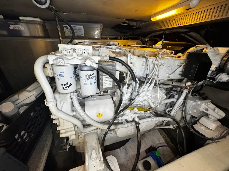 Slide: The Image of 2001 Carver 466 Motor Yacht - 84