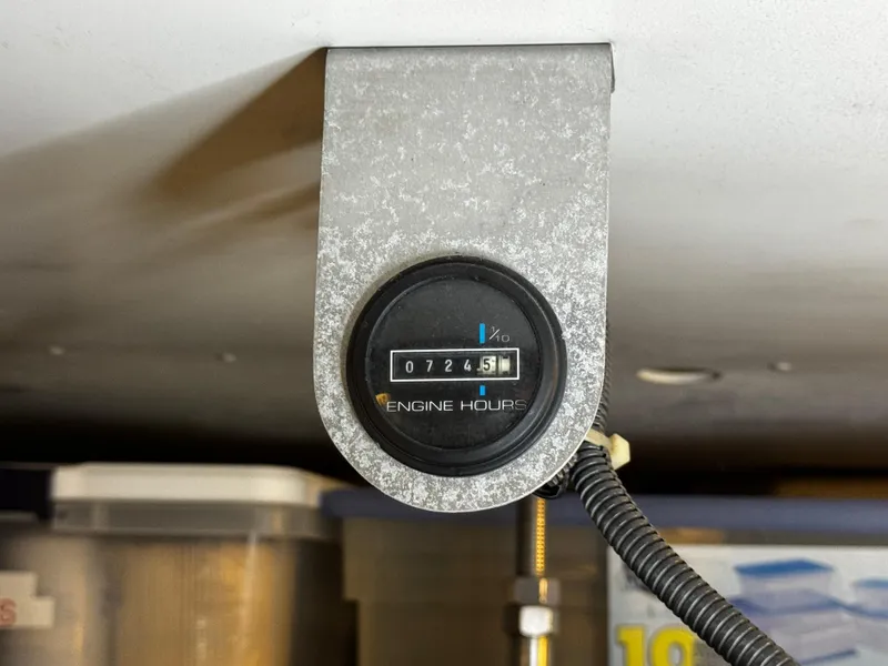 Slide: The Image of 2001 Carver 466 Motor Yacht - 87