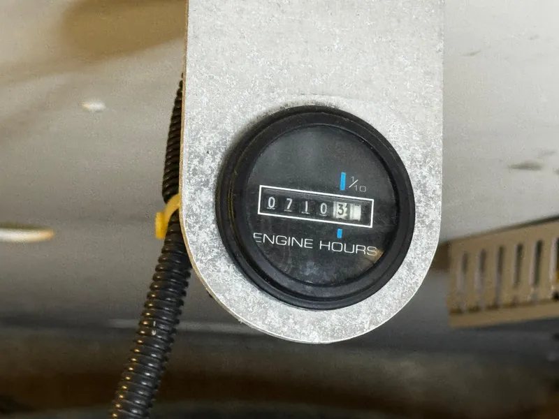 Slide: The Image of 2001 Carver 466 Motor Yacht - 88