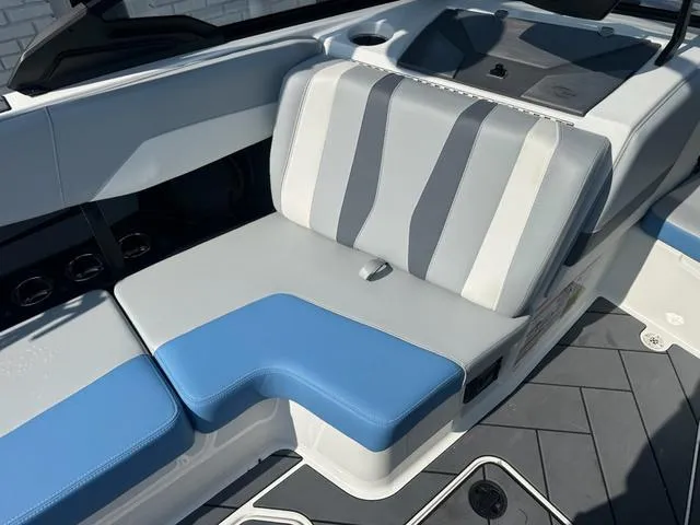 Slide: The Image of Malibu Wakesetter 22 LSV 2025 - 11