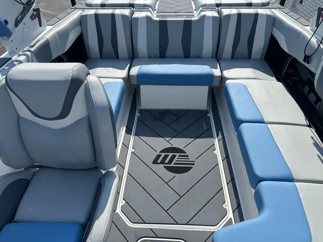 Slide: The Image of Malibu Wakesetter 22 LSV 2025 - 12
