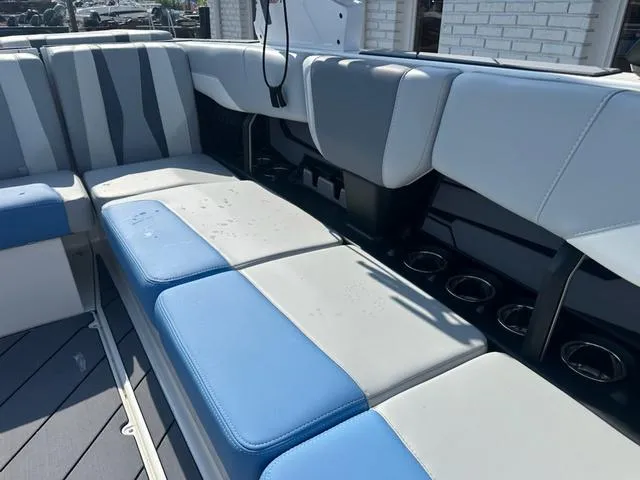 Slide: The Image of Malibu Wakesetter 22 LSV 2025 - 14