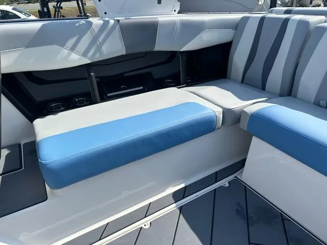 Slide: The Image of Malibu Wakesetter 22 LSV 2025 - 15