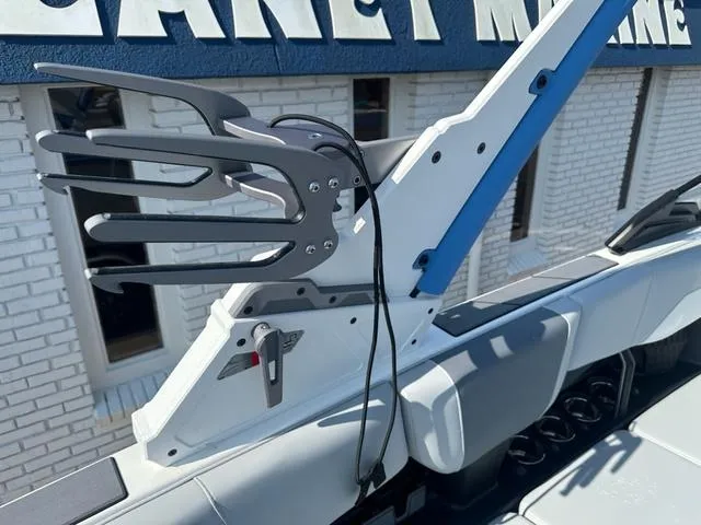 Slide: The Image of Malibu Wakesetter 22 LSV 2025 - 16