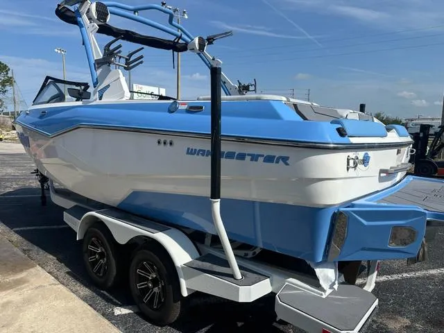 Slide: The Image of Malibu Wakesetter 22 LSV 2025 - 6