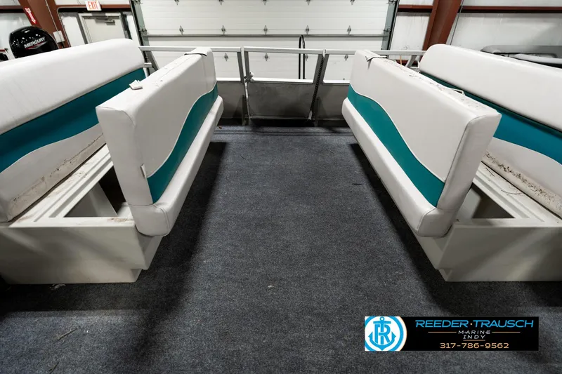 Slide: The Image of Interior of 1989 Crest 25 Savannah II pontoon boat with white and teal seating. - 21