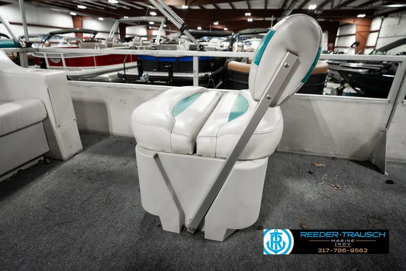 Slide: The Image of 1989 Crest 25 Savannah II boat seat in showroom, featuring white and teal upholstery. - 24